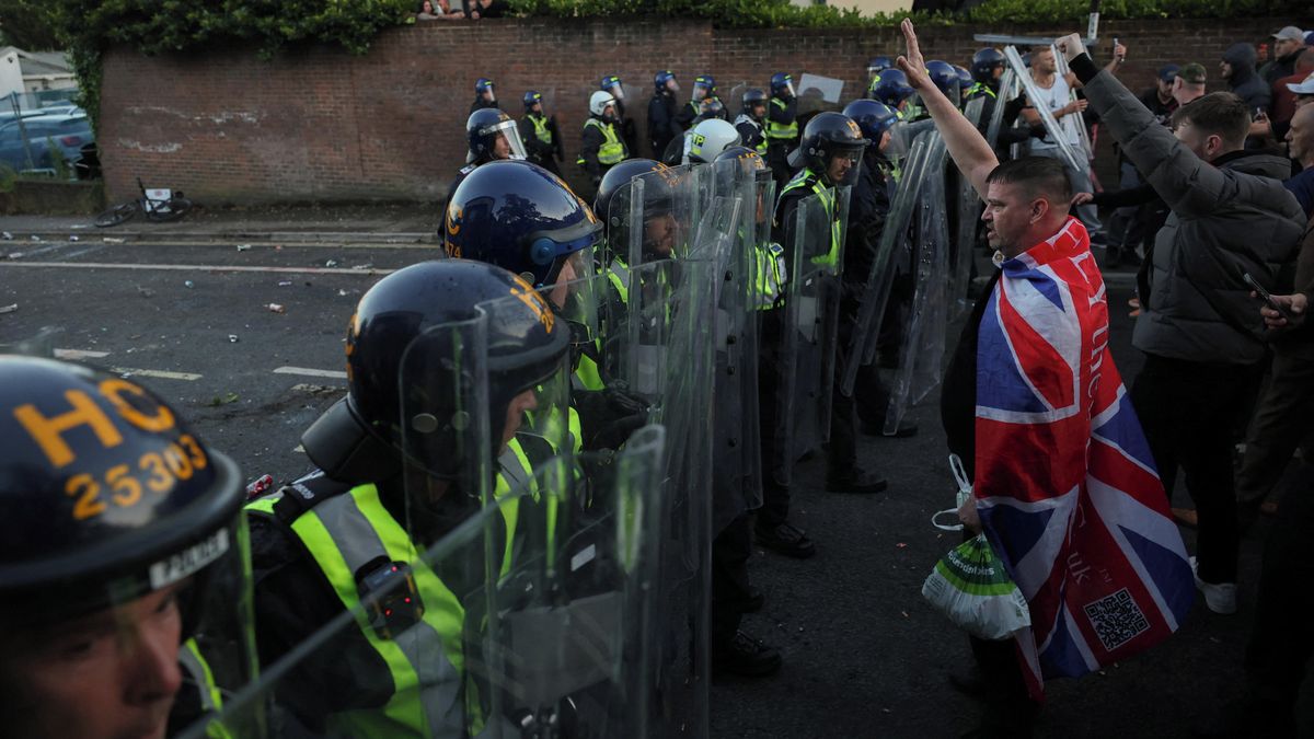 „Ideologie antirasismu musí skončit.“ Britové tepou policii za smrt studenta