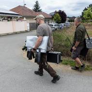 SZ-Karlos Vémola, Vemoland, odebírání lvice Elsy