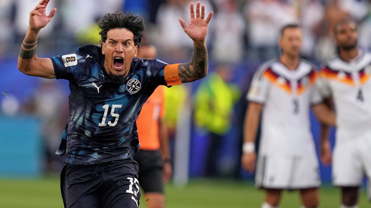 První velký šok, Německo končí na MS. Paraguay vyhlásila státní svátek
