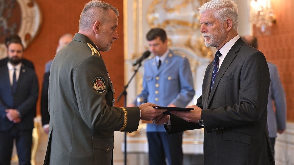 Pavel jmenoval novým náčelníkem generálního štábu Miroslava Hlaváče