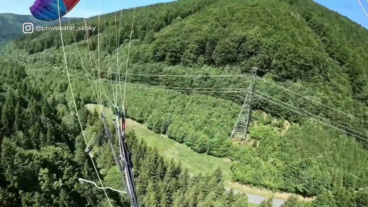 „S chlapy mi zabalil křídlo.“ Paraglidista popsal, jak mu Pavel po pádu pomohl