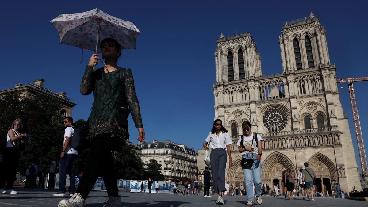 Fotky: Výkop století. Pod katedrálou Notre-Dame našli 1700 let staré předměty
