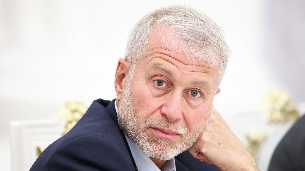 Návrat známého oligarchy do jednání. Předal Putinovi Zelensk