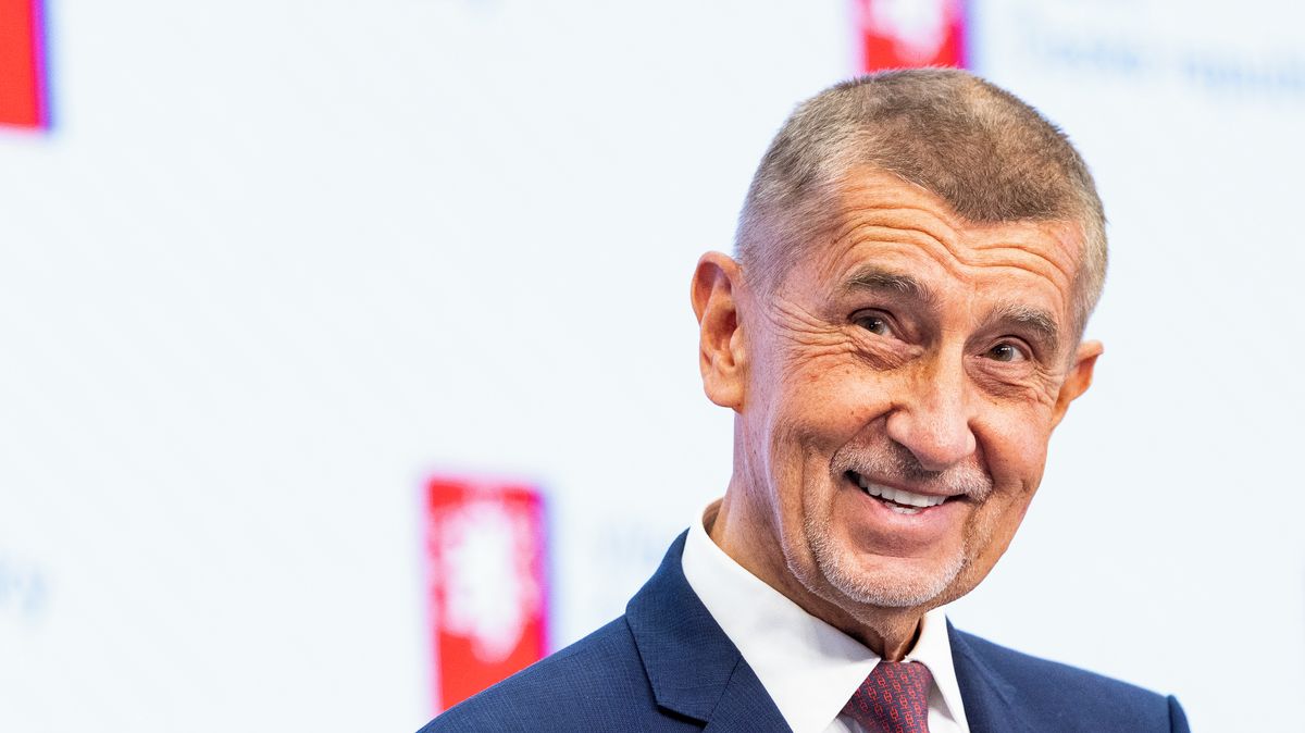 Stál Babiš v ofsajdu? Ústavní rozhodčí jde k videu