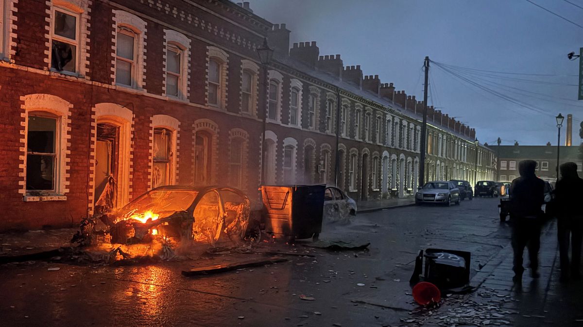 Noc hrůzy v Belfastu. Hněv a násilí mířily na Ukra