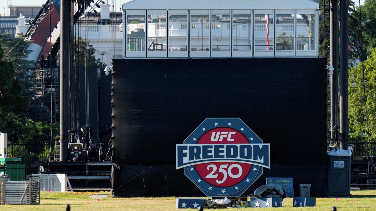 Je to Trumpova oslava narozenin, soutěž UFC na pozemcích Bíl