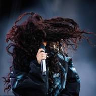Zazpívala skladby It Girl, Before You Break My Heart, Plastic Box, Gossip nebo Boy Crazy.