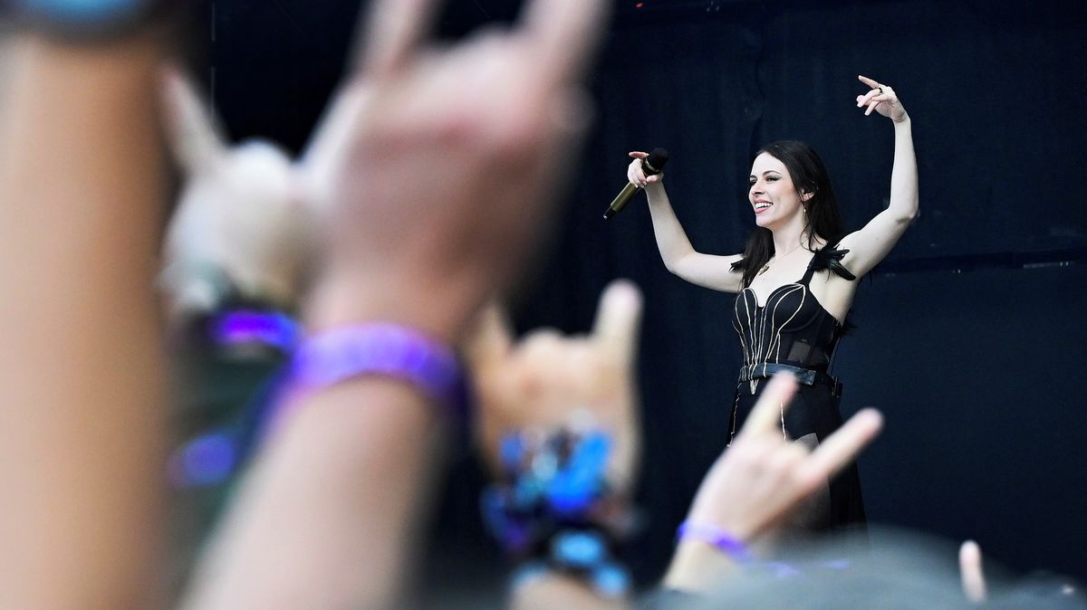 Foto: Přijeli příznivci tvrdé hudby. Navzdory počasí začal Metalfest