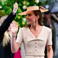 Princezna Catherine při příchodu na svatbu bratrance svého manžela.