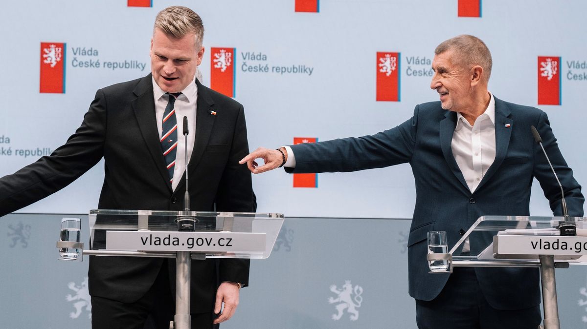 Vondráček s Turkem chtějí uvolnit zákon o střetu z