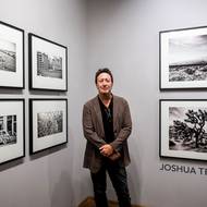 „Mám tisíce fotografií U2 i z jejich koncertů, které ještě čekají na zpracování. Často jsem je potkával po světě,“ popsal v rozhovoru pro hudební časopis Headliner.