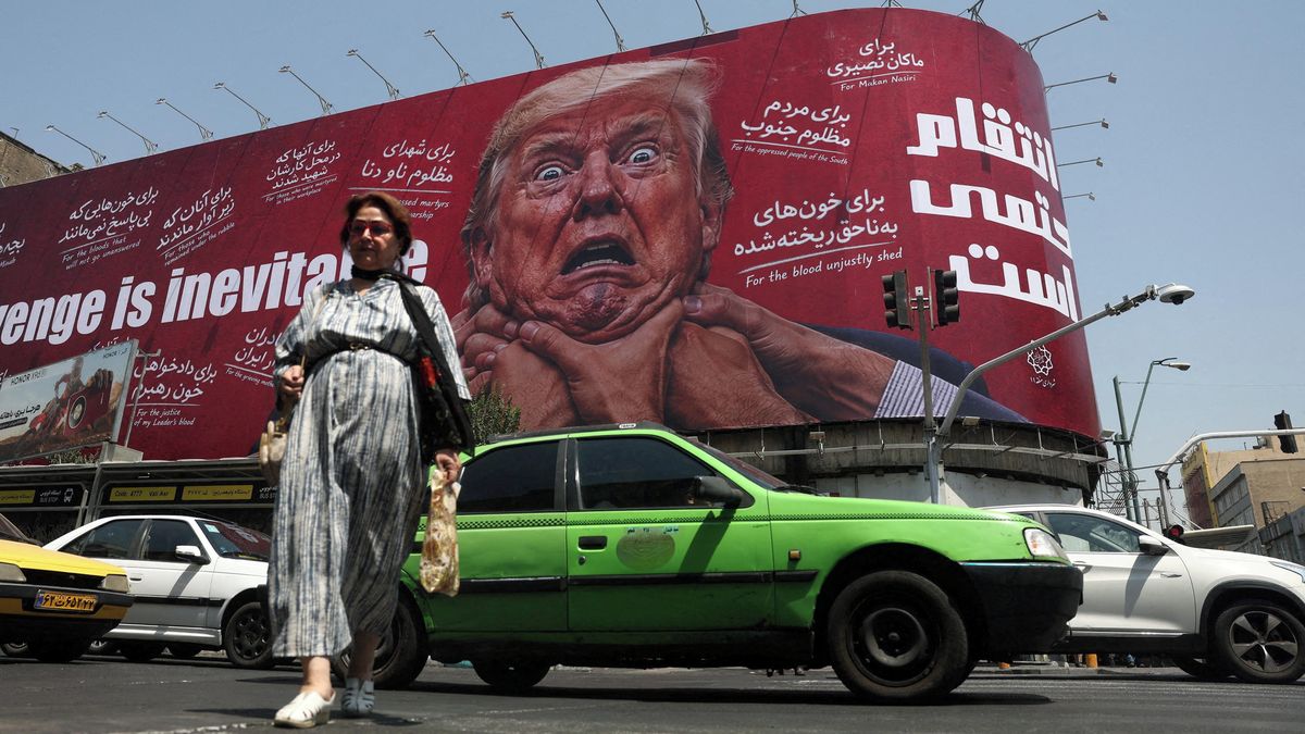 Výjevy z íránských ulic: Propaganda si vůči Trumpovi nebere servítky