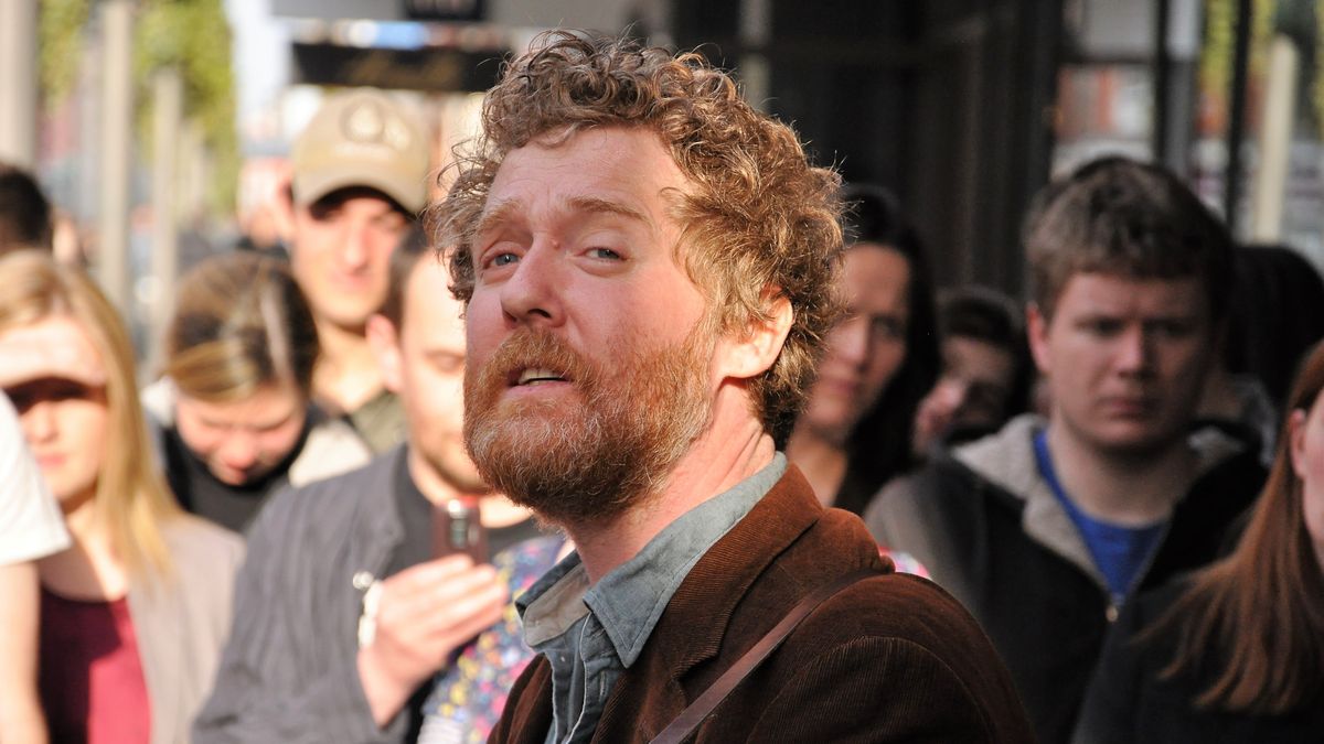 Zemřel zpěvák Glen Hansard, podle irských médií měl dopravní nehodu