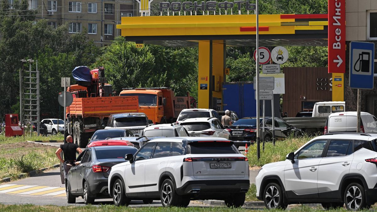 Místo aut lidé na ruském venkově kupují koně. Kvůli drahému benzinu