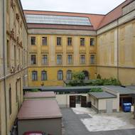 Albertinum v Drážďanech: Pohled do nádvoří budovy před rekonstrukcí (v roce 2006).