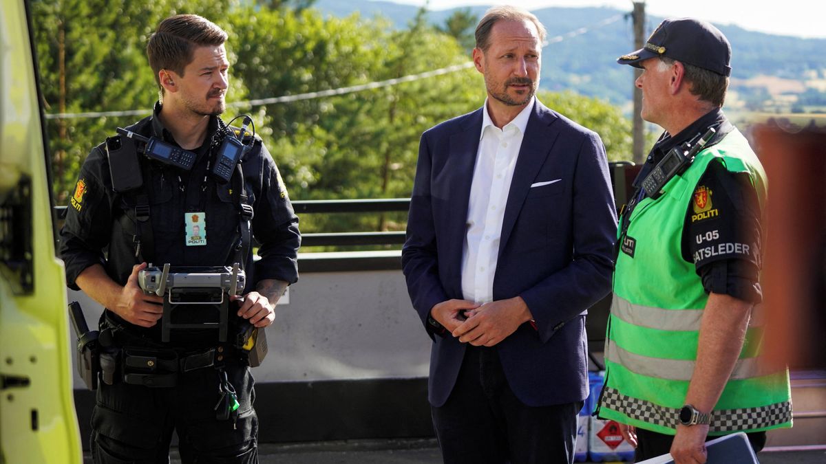 Shořela celá čtvrť, o dům přišel i šéf hasičů. Pomohou dresy Haalanda a spol.
