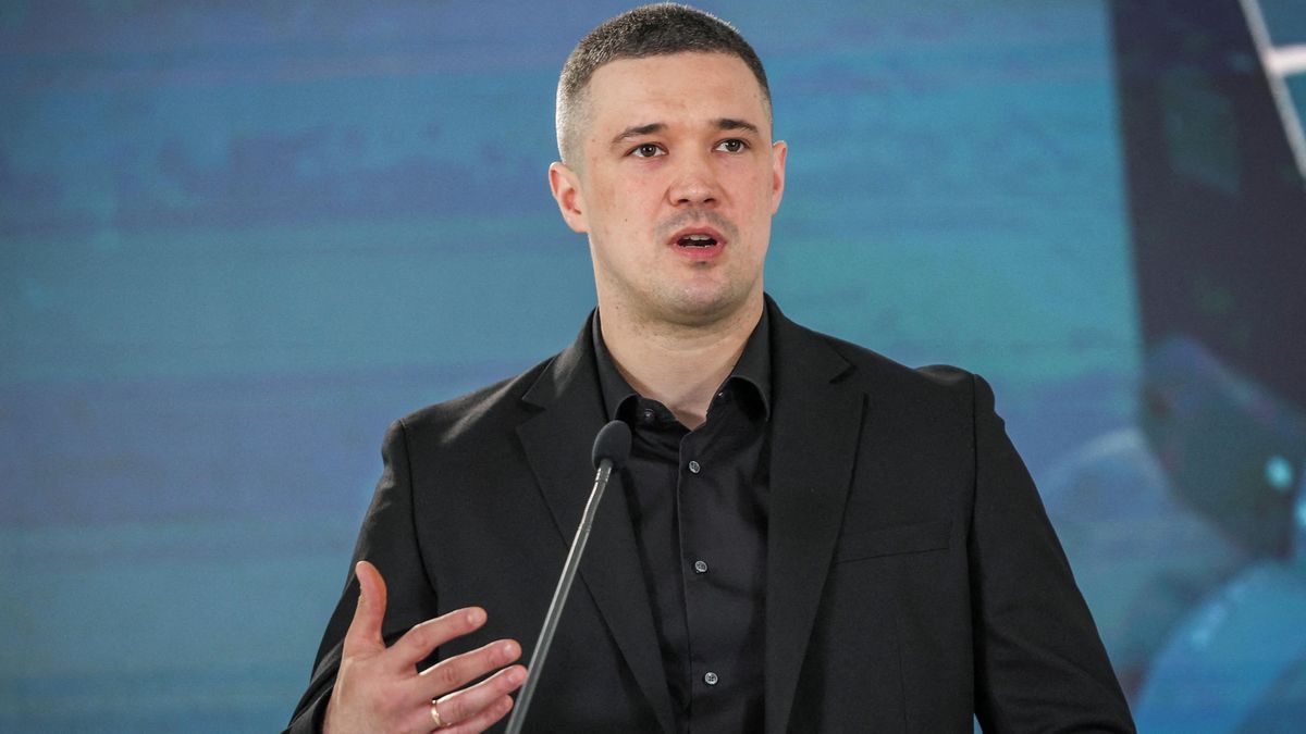 Z oblíbence rivalem. Proč Zelenskyj nechce návrat populárního ministra