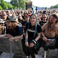 Do areálu vizovické likérky, která je tradičním dějištěm festivalu Masters of Rock, organizátoři vpustili první návštěvníky po 11. hodině.