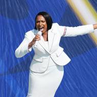 Americká státní hymna zazněla v podání Jennifer Hudson.