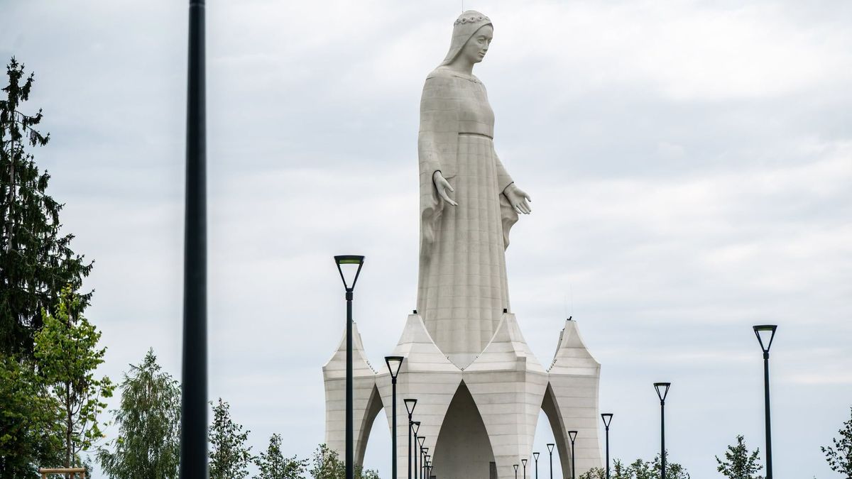 Má překonat Krista. Polský miliardář dokončuje obří sochu Panny Marie