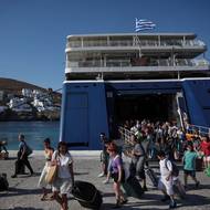 Astypalaia, ostrov ve tvaru motýla ležící ve východní části Egejského moře, je jedním z nejvíce postižených. Lidé se zde nenapijí, pokud nemají balenou vodu.
(Astypalaia, 13. července.)
