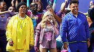 Fotky: Madonna zpívala o poločase s legendami, Trump se vítal s rivalem
