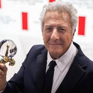 Dustin Hoffman ještě jednou se soškou v zákulisí.