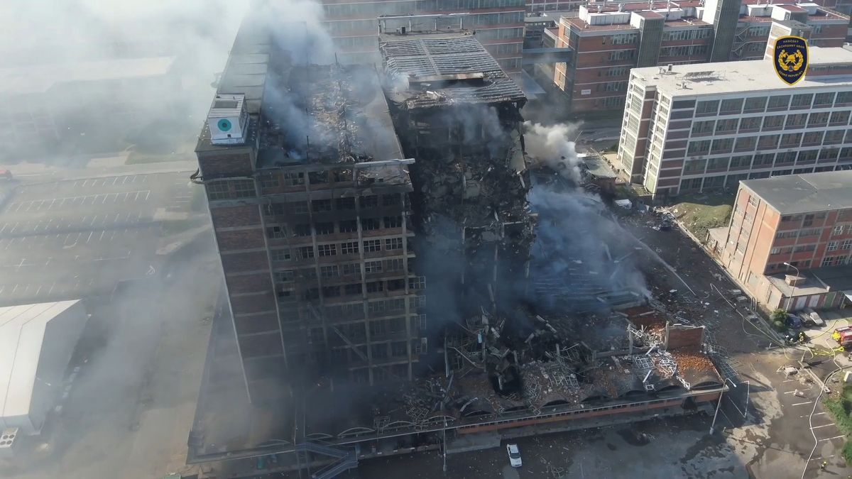 Půlka budovy je pryč. Záběry z dronu odhalují rozsah škod ve Zlíně