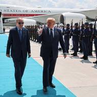 Ankara hostí v úterý a čtvrtek summit NATO. Amerického prezidenta Donalda Trumpa vítal už na letišti jeho turecký protějšek Recep Tayyip Erdogan.