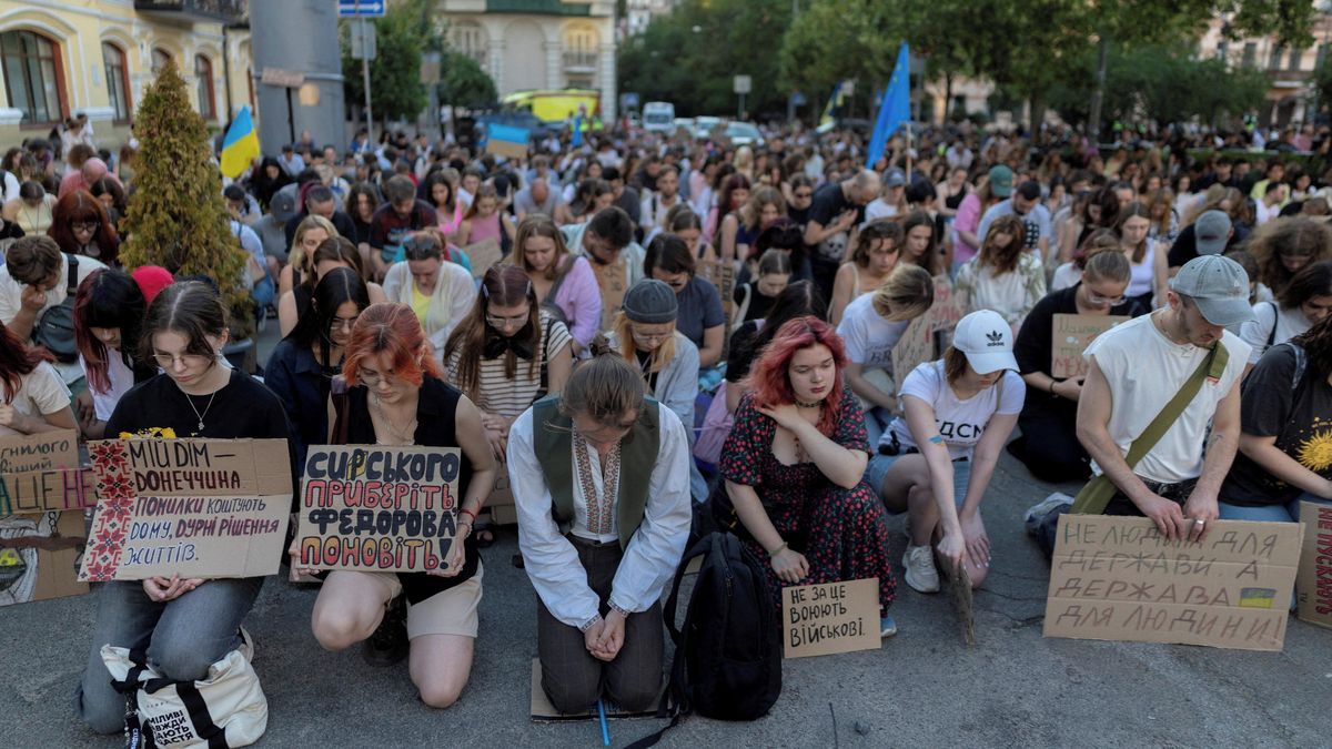 Zelenskyj protesty slyší. Zachová se podle toho, říká ukrajinský analytik