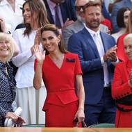 V lóži s princeznou Kate. Zleva Deborah Jevansová, předsedkyně All England Lawn Tennis and Croquet Clubu, vpravo bývalá nejlepší tenistka světa Martina Navrátilová. Za nimi vpravo česká wimbledonská vítězka Petra Kvitová s manželem.