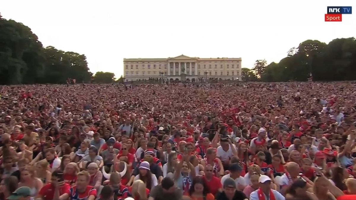Video: Norové veslovali ve stíhačce F-35, na stadionech i s korunním princem