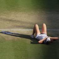 Linda Nosková ve svých jednadvaceti letech vyhrála wimbledonský titul.