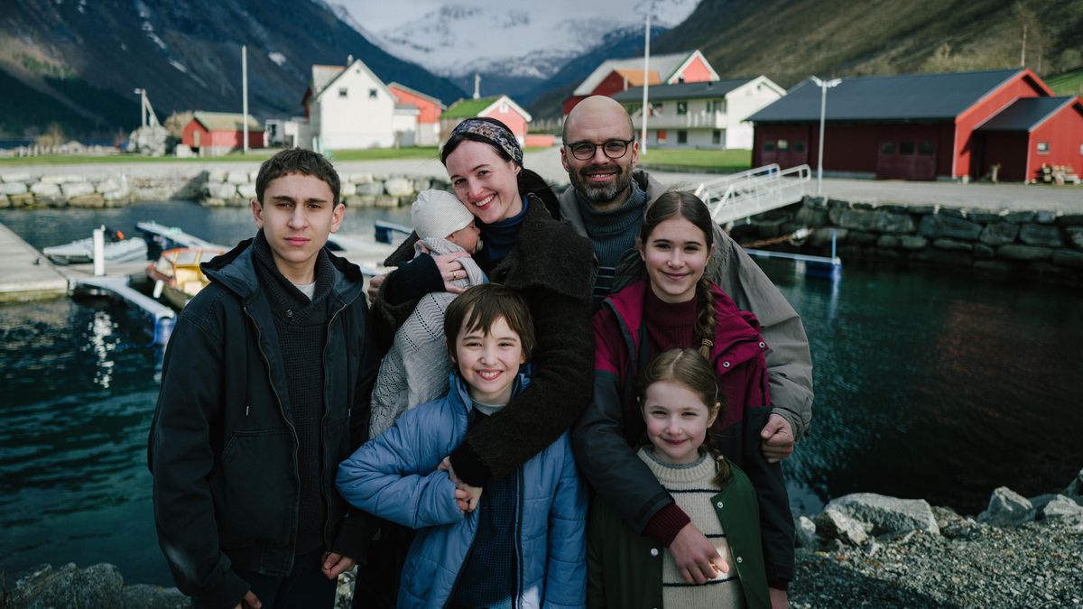 Recenze: Barnevernet rodině odebere děti. Vary uvedly strhující film
