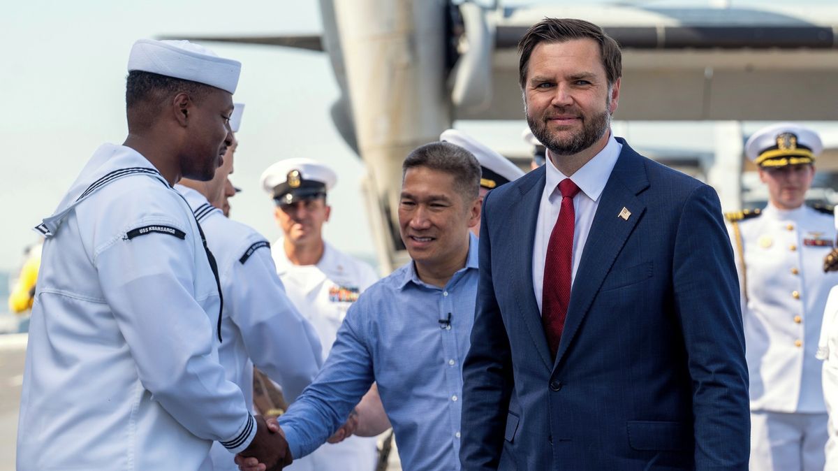 Recenze: J. D. Vance konvertoval. Bohužel to má vliv na dění v USA i ve světě