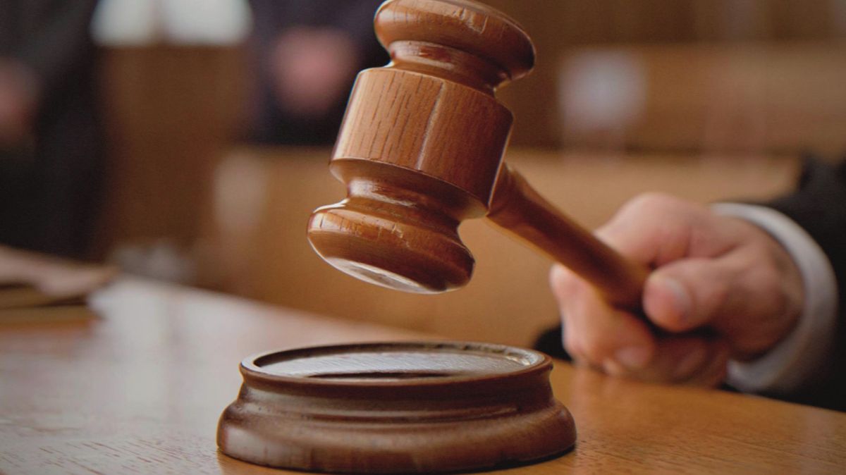 Za výhrůžky smrtí novinářce uložil soud v Děčíně muži podmínku