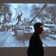 A to rovnou svůj nejznámější cyklus nazvaný Invaze 68. Fotografie budou v Galerii Otakara Kubína k vidění do 29. září.