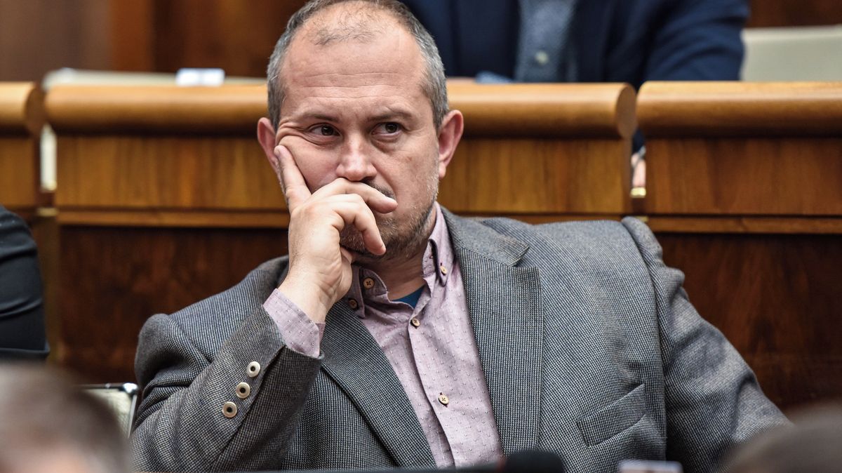 Kotleba vlastní vilu v Bulharsku, nikdy o ní nemluvil. Koupil ji nezvykle levně