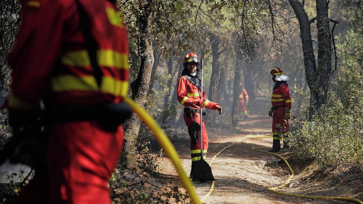 Španělsko zažívá „kritické hodiny“. Ve Francii evakuovali turisty z letoviska