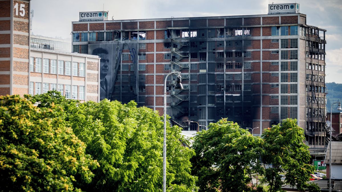 Stavební úřad vydal rozhodnutí o odstranění vyhořelé budovy ve Zlíně