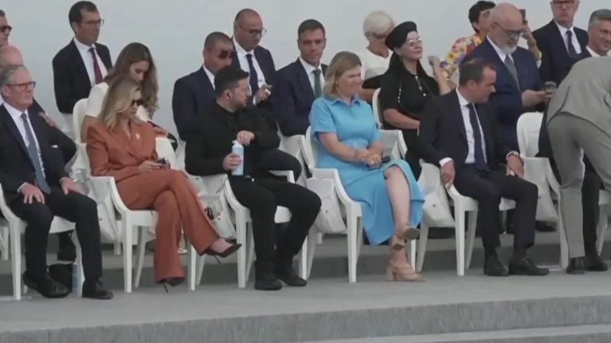 „Sníží to šance Ukrajiny na EU?“ Sítě baví Zelenského souboj s víčkem