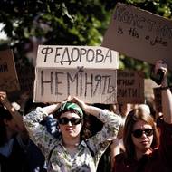 Ukrajinský parlament má ve čtvrtek schvalovat jmenování nového premiéra Serhije Koreckého, dosavadního šéfa státní energetické společnosti Naftogaz. Zelenskyj se zároveň rozhodl, že do nové vlády už nepovolá Fedorova, kterého jmenoval teprve v lednu a který patří k nejpopulárnějším politikům na Ukrajině.