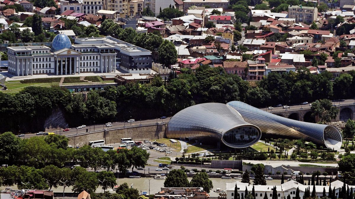 V Tbilisi zbourají ikonickou futuristickou halu