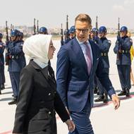 Příjezd finského prezidenta Alexandra Stubba, který je jedním z mála evropských politiků, který drží Trumpovu přízeň.