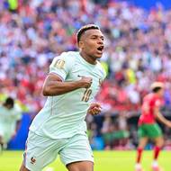 Hvězdné války. Start turnaje byl úžasný. Kylian Mbappé (na snímku) dva góly, Erling Haaland dva góly, Harry Kane dva góly… A Messi rovnou hattrick. Nejlepší hráči planety řádili a Mbappého Francie se zdála být neporazitelnou mašinou, která oplatí Argentincům porážku z posledního finále. Jenže pak ji v semifinále vycvičili Španělé. A na závěr dostala šest gólů od Anglie.