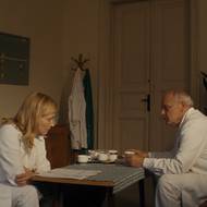 Anna Geislerová jako Ingrid a Attila Mokos v roli doktora Bacha.