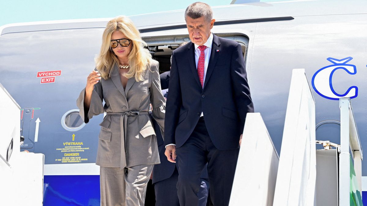 Online: Pavel a Babiš odjeli na neformální večeři lídrů NATO odděleně