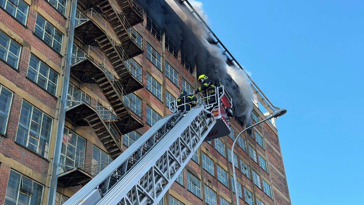 Budovu po požáru ve Zlíně nebude možné zachránit. Buď spadne, nebo se zdemoluje