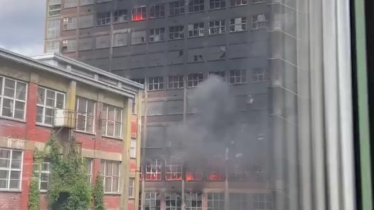 Hasiči dostali požár budovy ve Zlíně pod kontrolu, snížili stupeň poplachu
