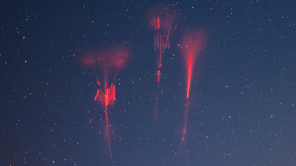 Na Chrudimsku zářili na obloze červení skřítci, astronom je vyfotil